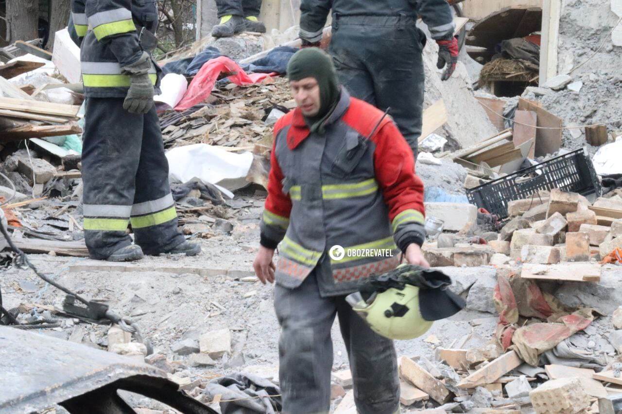Падение обломков ракеты в Бортничах в Киеве: первыми помощь пострадавшим оказали местные жители. Фото и видео