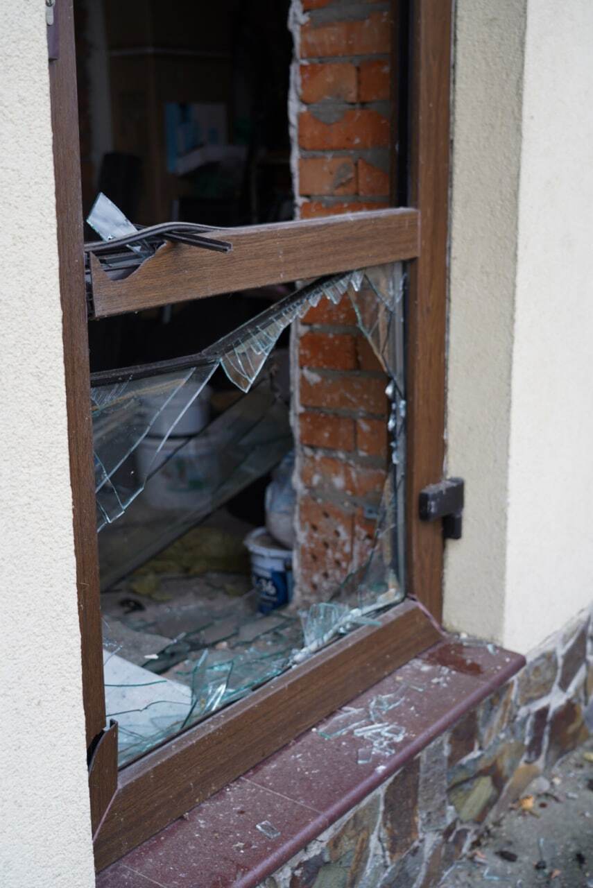 К счастью, без пострадавших: появились фото последствий массированной ракетной атаки в Киевской области