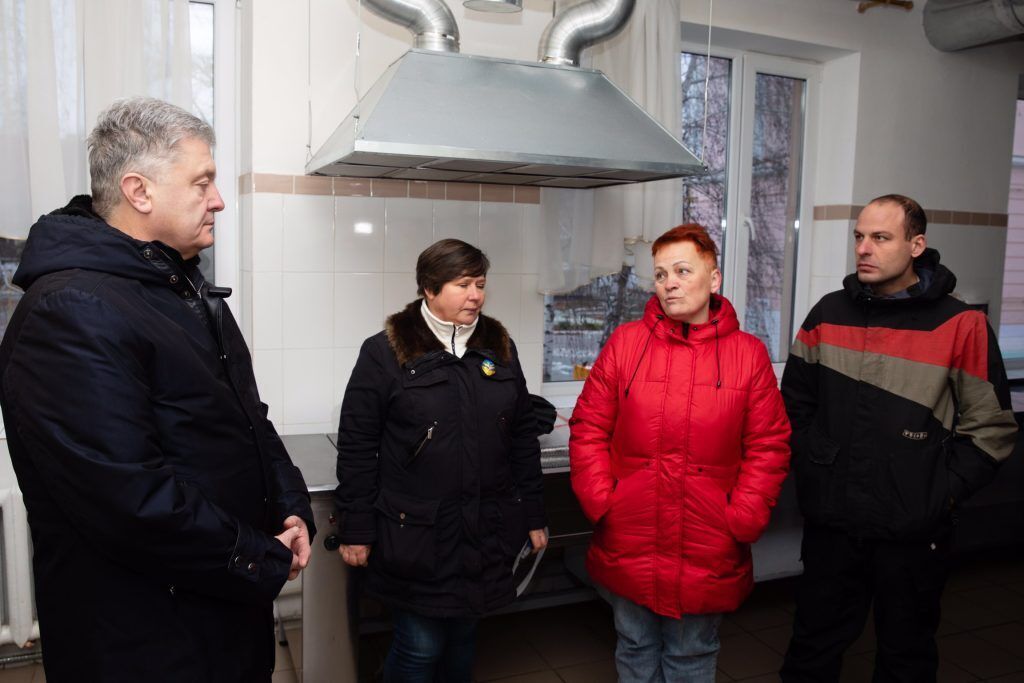 Херсонські волонтери, яким Порошенко привіз пекарню і потужний генератор, розповіли про свою велику мрію