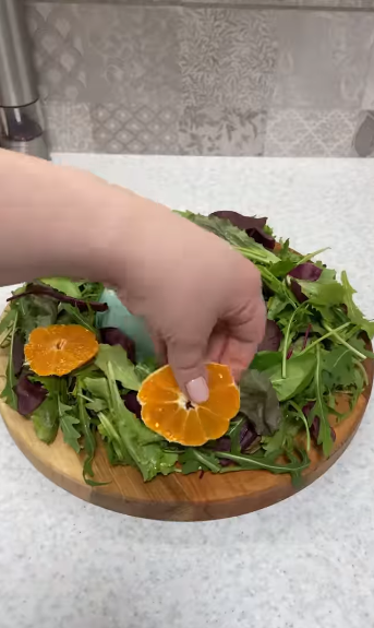 У вигляді віночка з мандаринами: найтрендовіший салат на Новий рік 2023