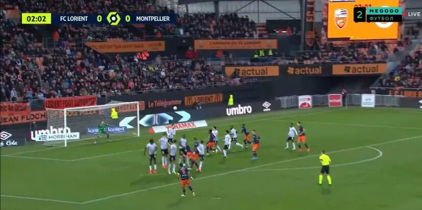 Французский футболист забил потрясающий "радиоуправляемый" гол со штрафного. Видео