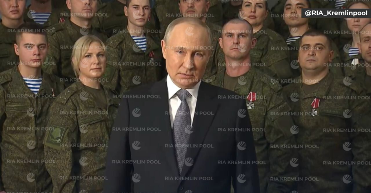 Путин в новогоднем поздравлении вышел вместе с оккупантами и объявил свои цели в 2023 году