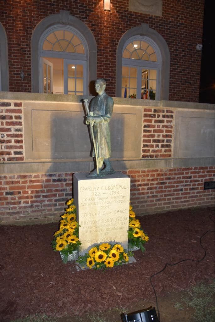 У Вашингтоні встановили пам'ятник Григорію Сковороді до 300-річчя від дня народження. Фото