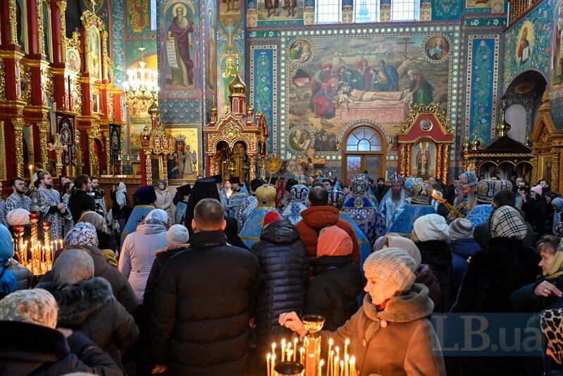 Секретар єпархії Чернівецької філії УПЦ МП Андрій Сторожук, який нещодавно втрапив у секс-скандал з оголеним хористом, став єпископом