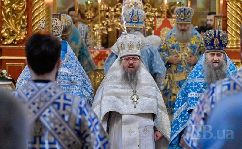 Секретар єпархії Чернівецької філії УПЦ МП Андрій Сторожук, який нещодавно втрапив у секс-скандал з оголеним хористом, став єпископом