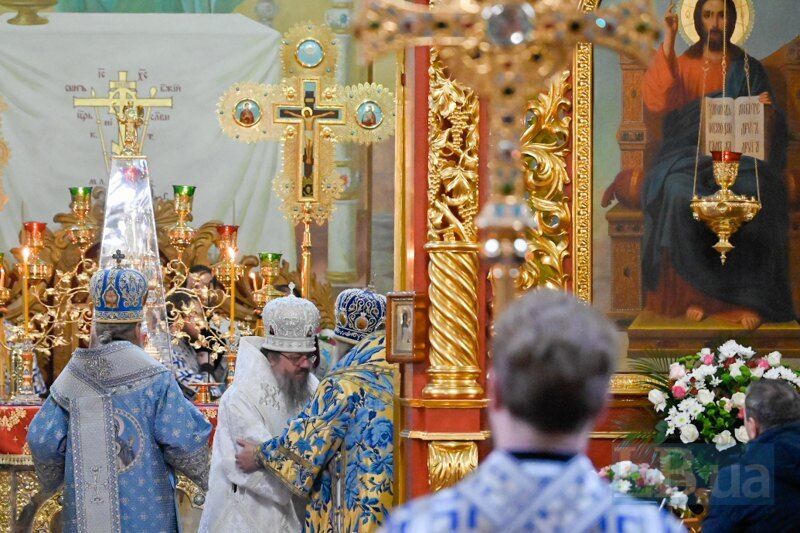 Секретар єпархії Чернівецької філії УПЦ МП Андрій Сторожук, який нещодавно втрапив у секс-скандал з оголеним хористом, став єпископом