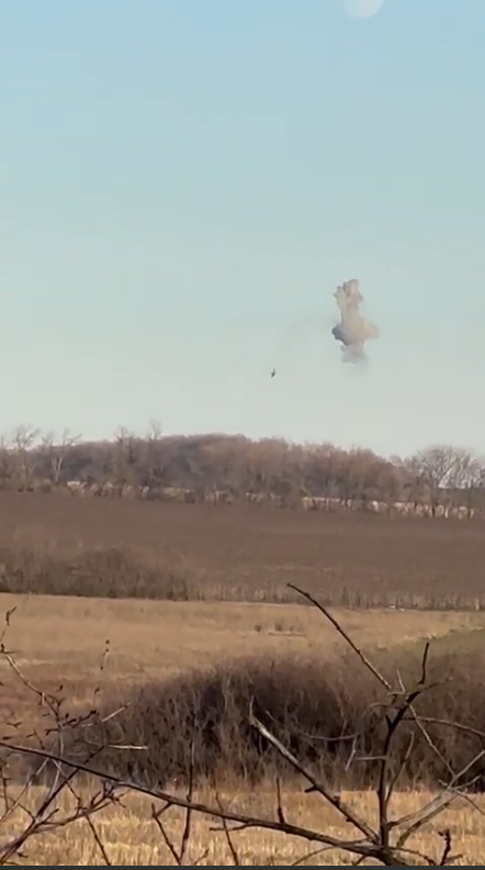 Українські захисники збили гелікоптер ворога. Відео