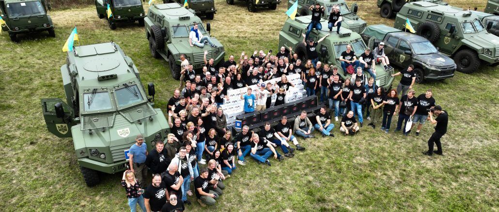 Порошенко: в 2022 году Украина стала страной ВСУ и волонтеров