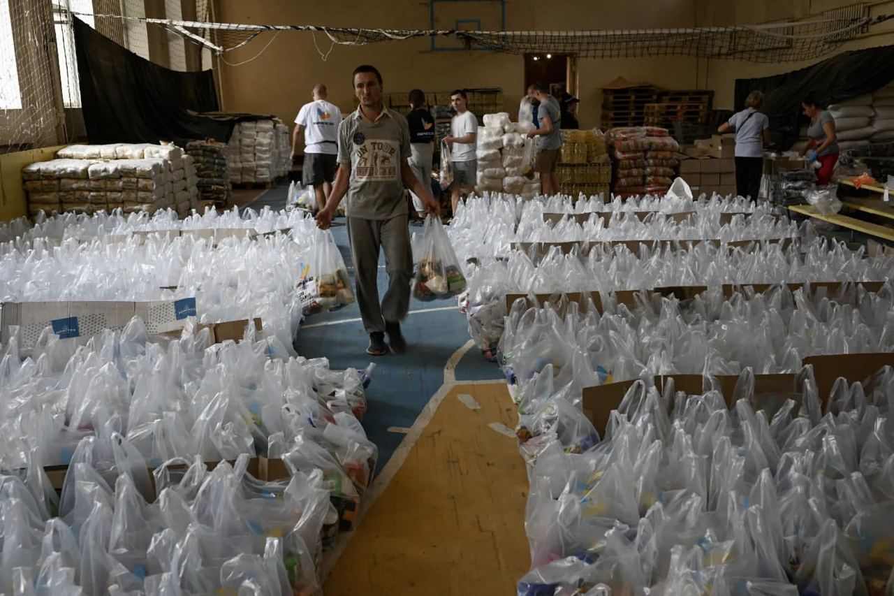 "Украина ценит усилия каждого из вас": Зеленский поблагодарил украинских волонтеров, приближающих победу