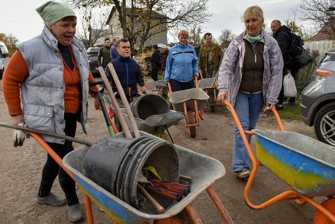 "Украина ценит усилия каждого из вас": Зеленский поблагодарил украинских волонтеров, приближающих победу