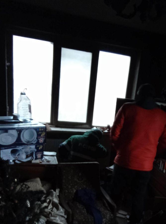 В оккупированном Мариуполе процветает мародерство, пока люди мерзнут в квартирах: температура в жилье минус 2. Фото и видео