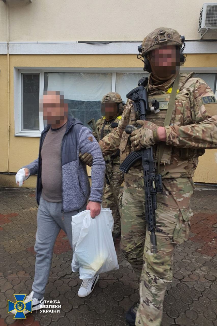 СБУ затримала в Херсоні екскерівника банку РФ, який вводив у місті "рублеву зону": діяв за вказівкою Сальдо. Фото