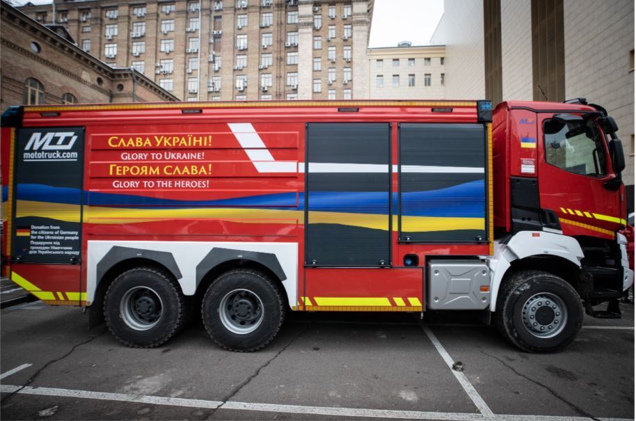 Київ передав Харкову надсучасні пожежні авто з можливістю піногасіння, – Кличко
