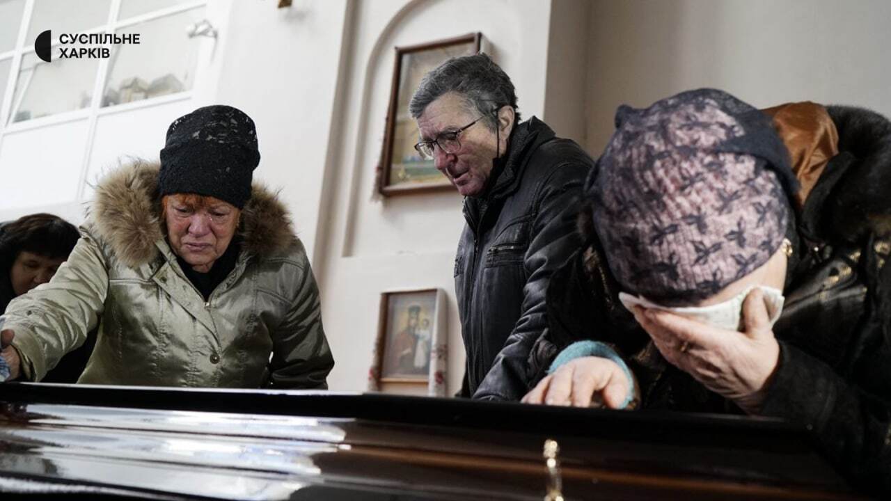 У Харкові попрощалися з дитячим письменником Володимиром Вакуленком, якого вбили окупанти. Фото