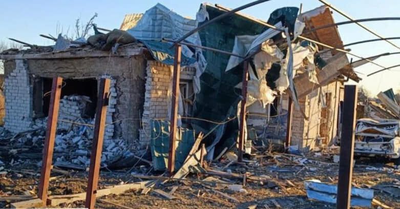 На Запоріжжі російська ракета знищила будинок і вбила подружжя, яке проводжало дітей: подробиці