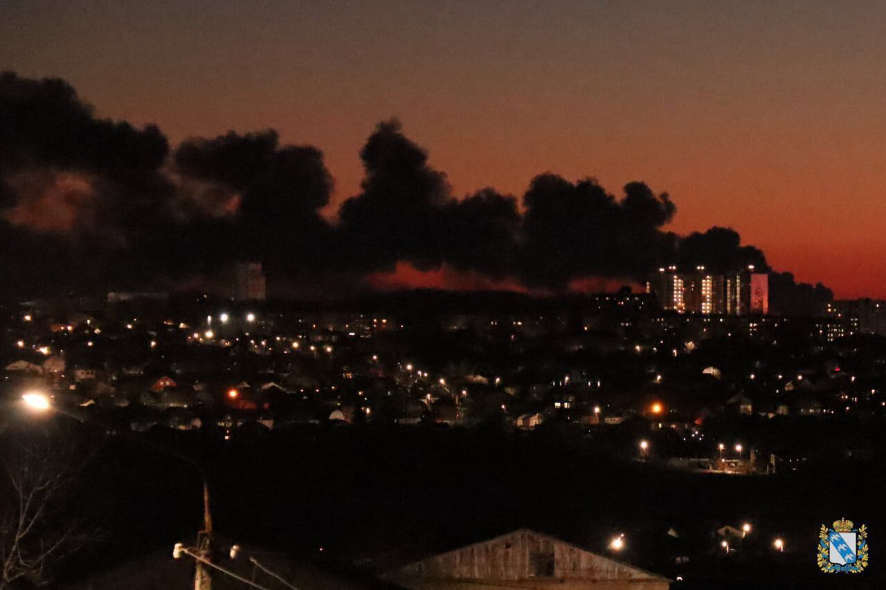 У Росії заявили про атаку на аеродром у Курську: спалахнула пожежа