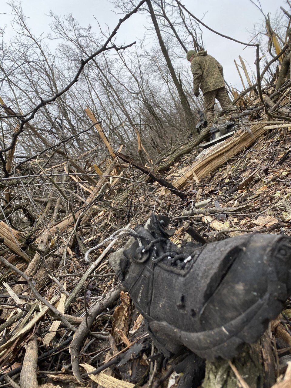 Відлітався: у мережі показали, що залишилося від російського Су-24М, збитого біля Бахмута. Фото й відео 