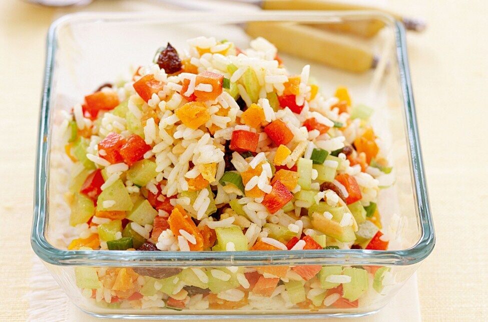 Як приготувати смачний салат з рису