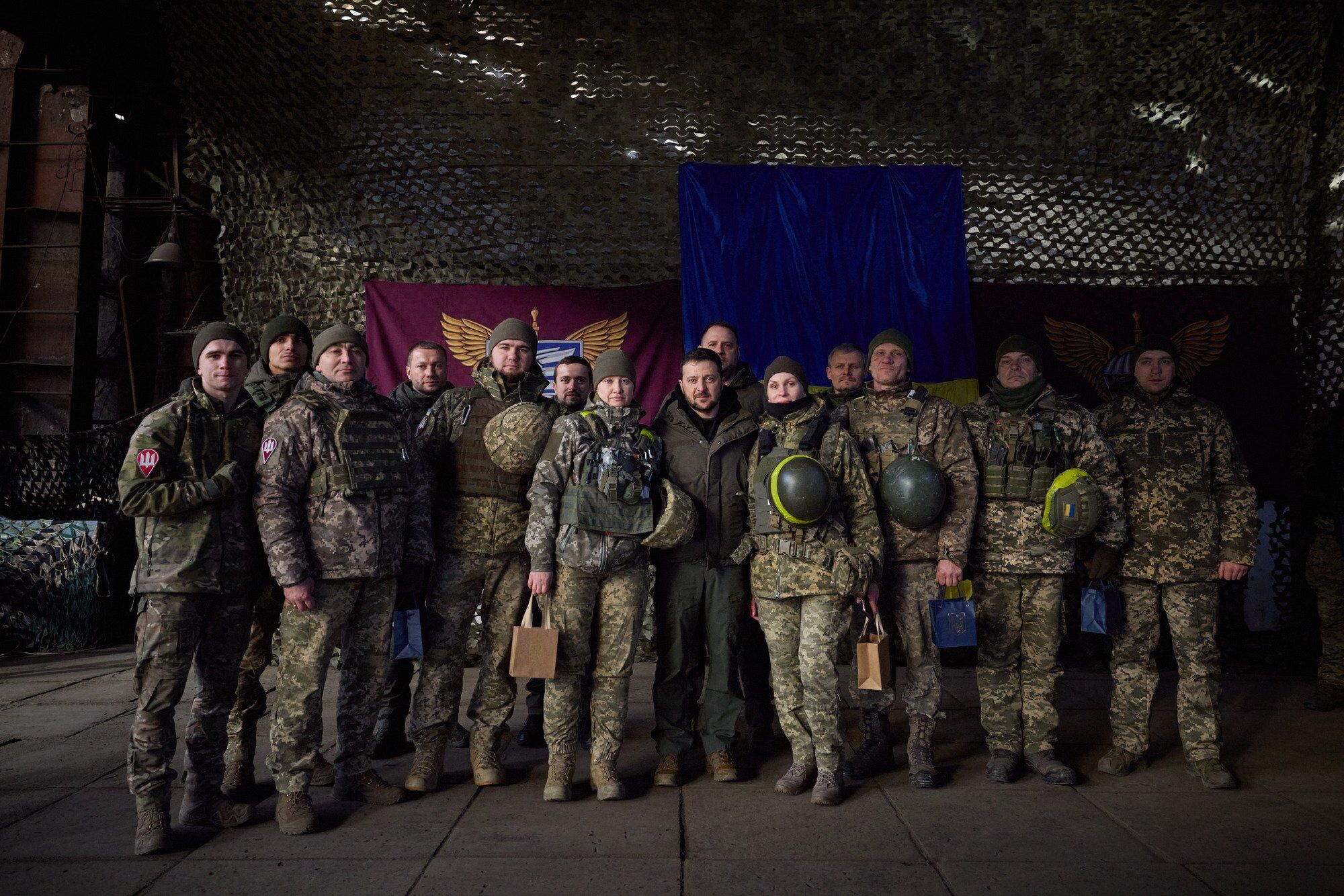"Ви бороните нашу землю вдень і вночі": Зеленський прибув з візитом на Донбас і звернувся до воїнів ЗСУ в день їхнього свята. Відео