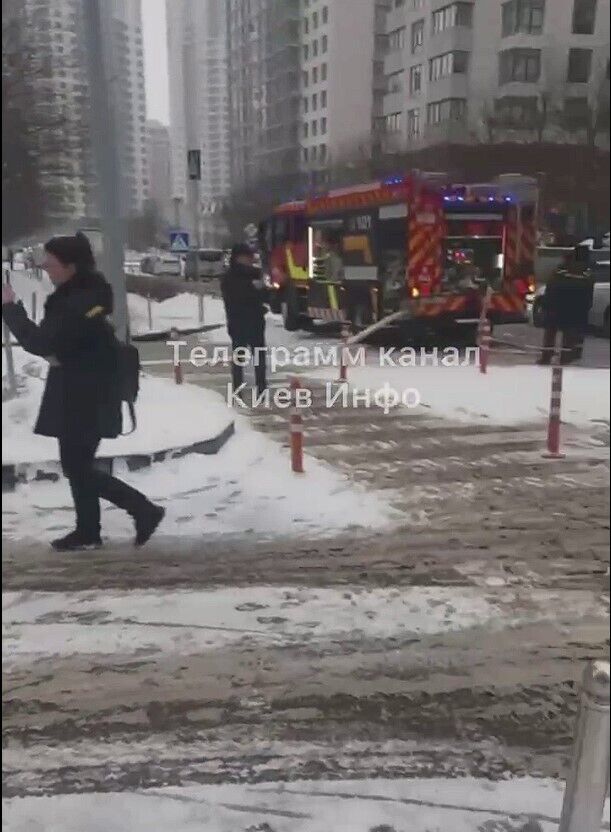 В Киеве на Новопечерских Липках произошел пожар в подземном паркинге. Видео