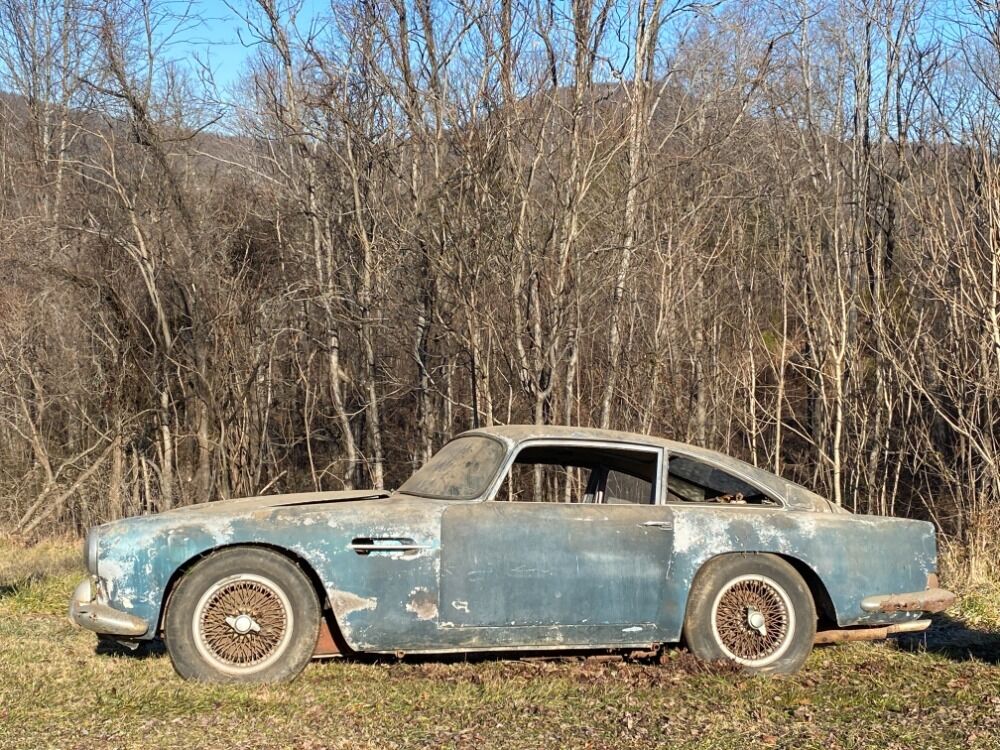 60-летний Aston Martin обнаружили в заброшенном гараже