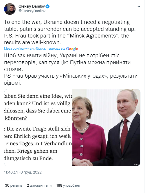 Данілов відповів на слова Меркель про переговори: капітуляцію Путіна можна прийняти стоячи