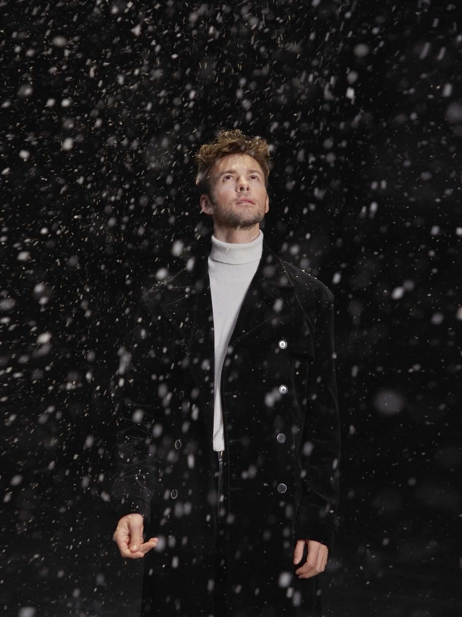 Макс Барских выпустил песню к Новому году и рассказал, как будет встречать зимние праздники: смеемся сквозь слезы