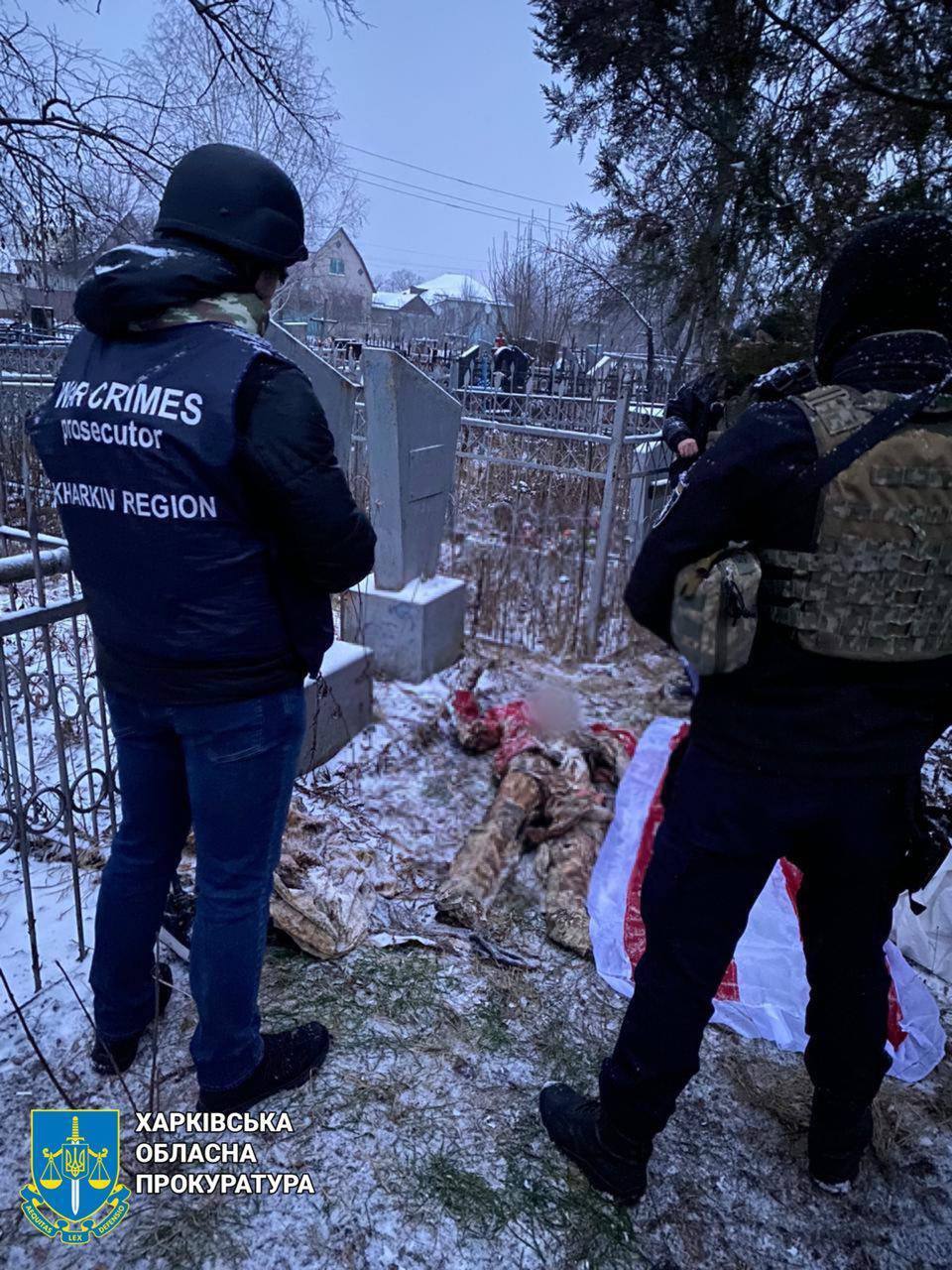 На Харківщині окупанти вбили чоловіка з донькою на їхньому подвір'ї: поліція ексгумувала тіла