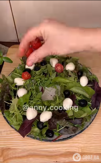 Эффектный цветной салат на Новый год: готовится 5 минут