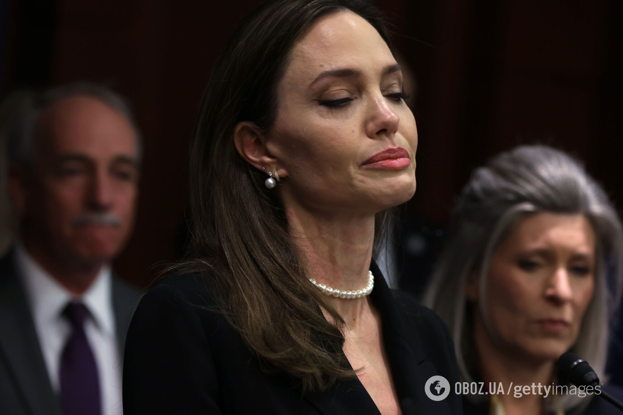 Анджелина Джоли расплакалась