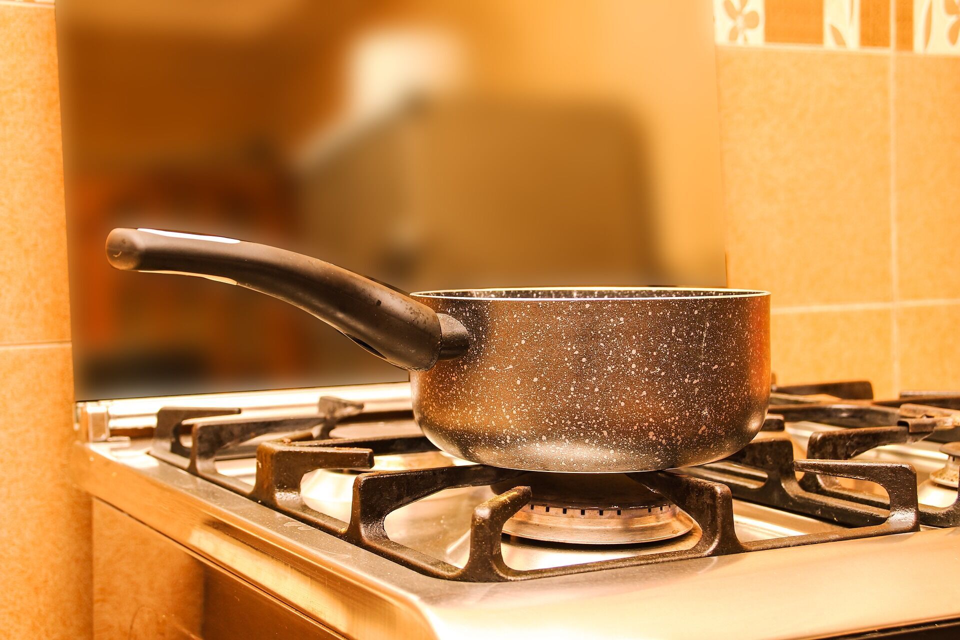 Как легко очистить от нагара дно кастрюли или сковородки: четыре простых способа