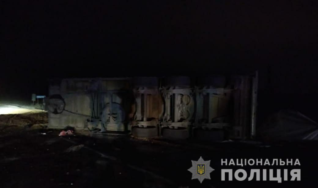 От авто осталась груда метала: на трассе Одесса – Николаев в ДТП погибли три человека. Фото