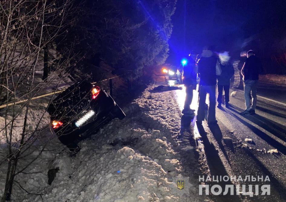 На Львівщині автомобіль на смерть збив пішохода