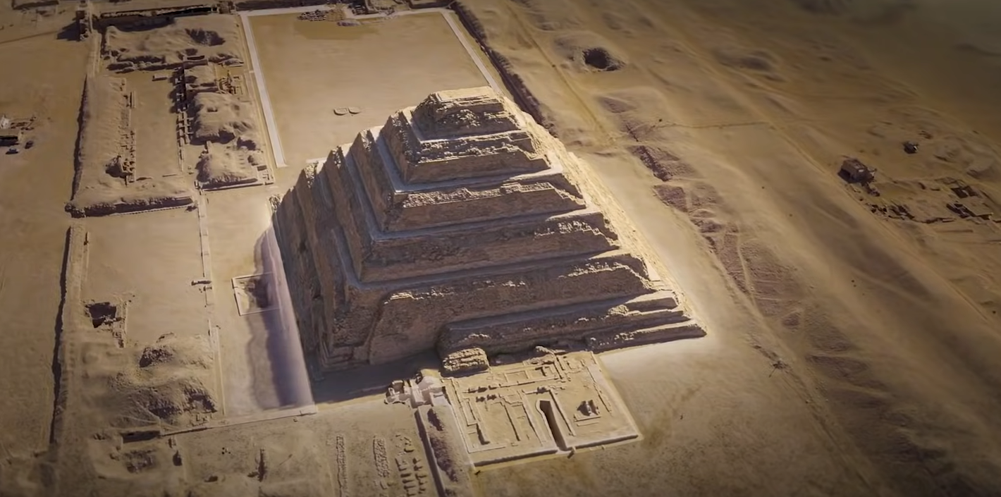 Імхотепа вважають творцем піраміди Джосера.