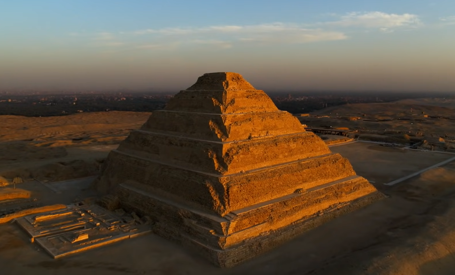 Пирамида Джосера.
