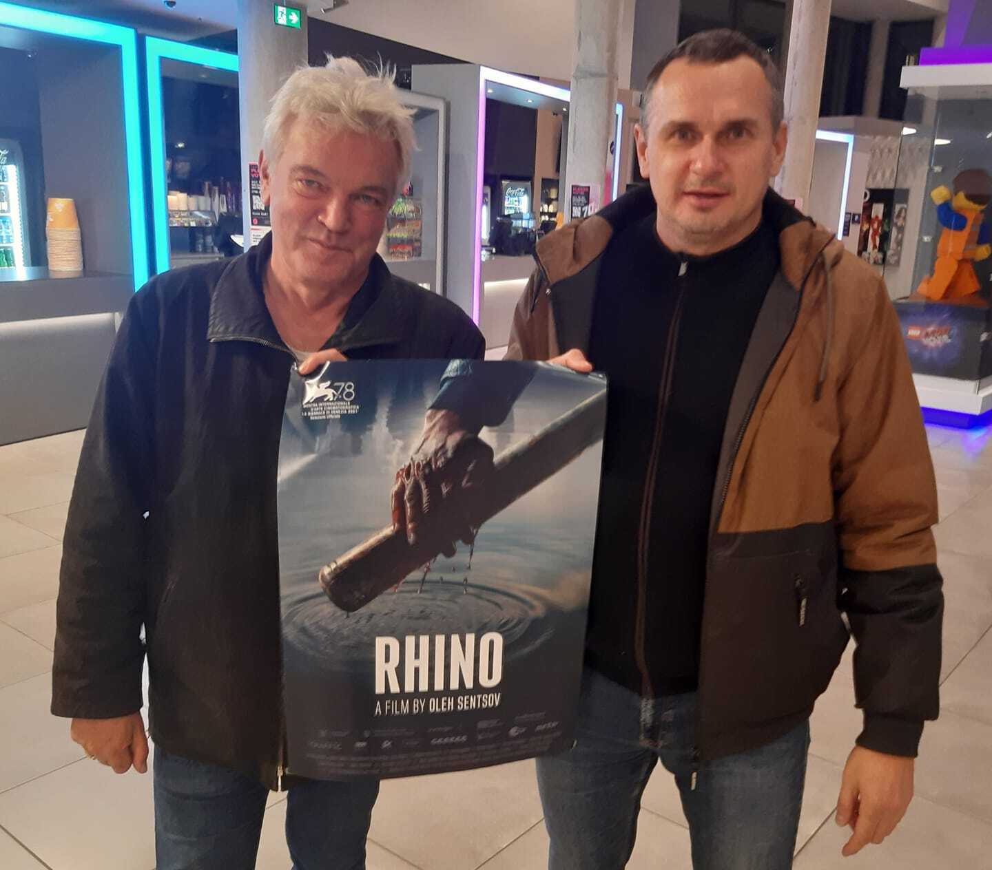 Олег Сенцов із німецьким продюсером "Носорога" Heino Deckert після показу на кінофестивалі у Манхеймі.