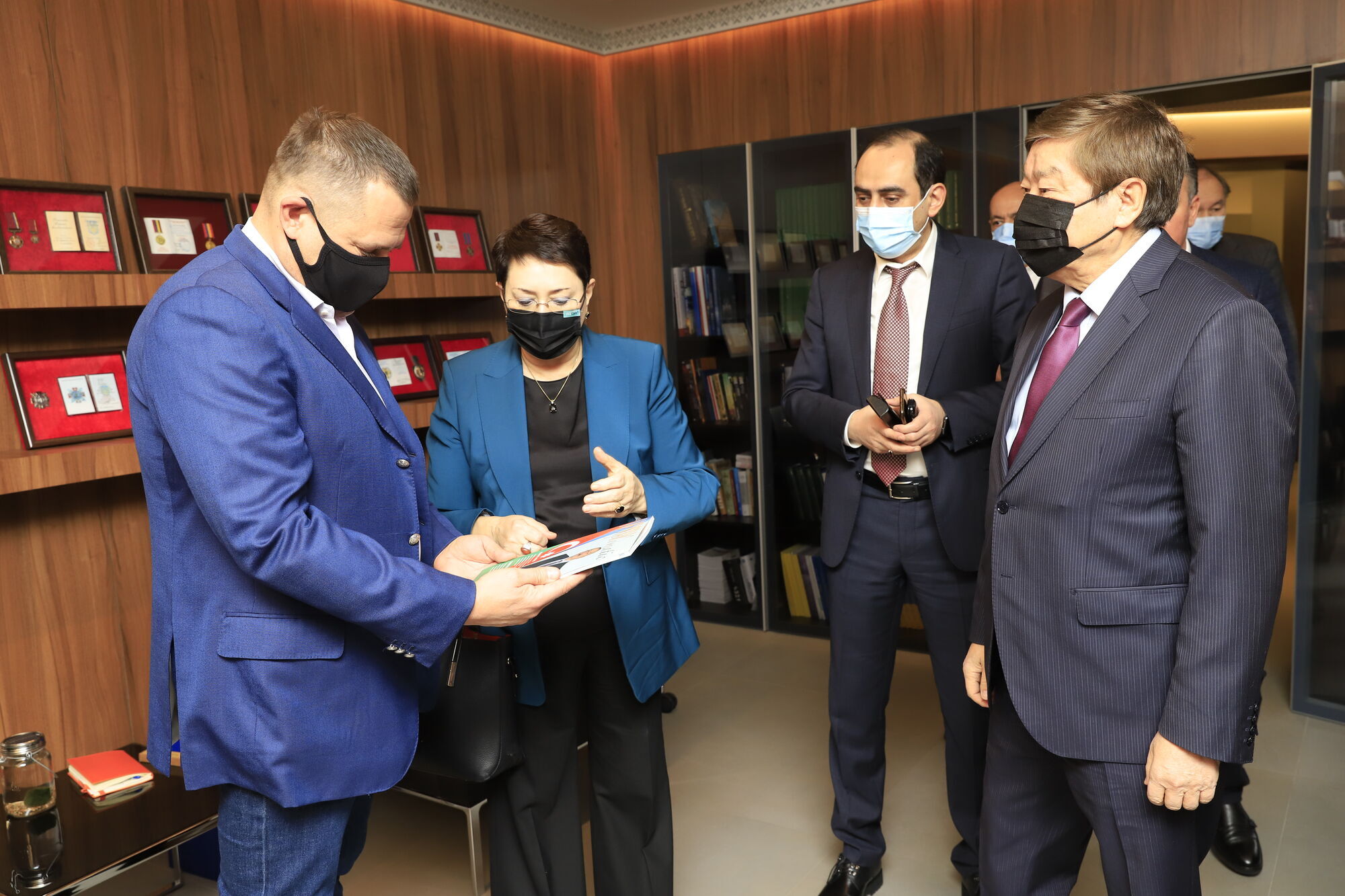 Борис Філатов обговорив перспективи міжкультурного співробітництва з послом Азербайджану Ельмірою Ахундовою