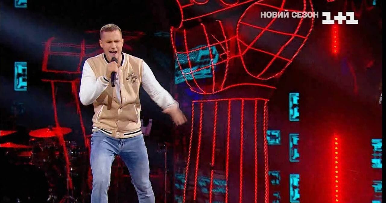 Першим перед глядачами в залі з'явився Володимир Порубайло