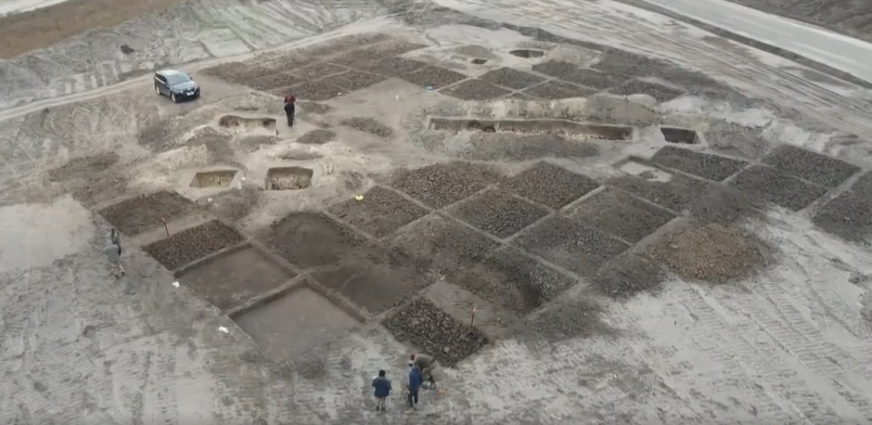 Во время строительства трассы Н-31 археологи исследовали четыре многослойных поселения и фортификационные сооружения.