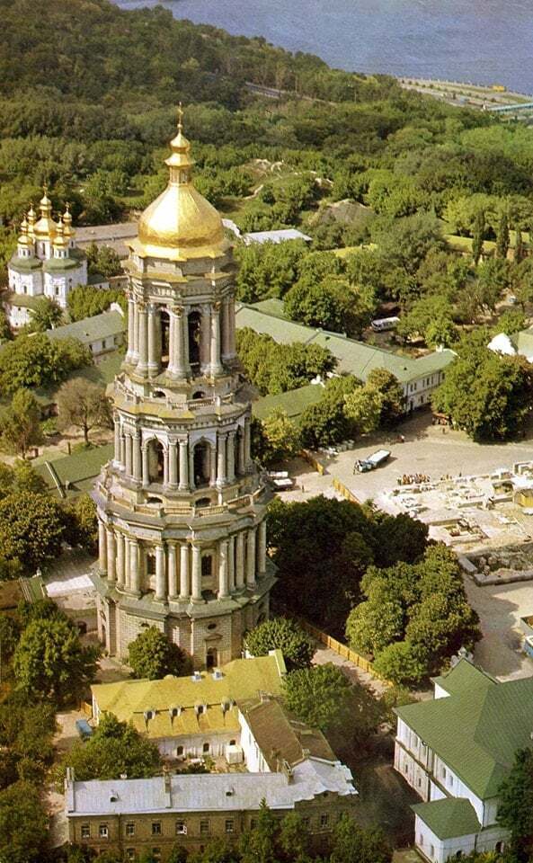 Дзвіниця Києво-Печерської лаври.