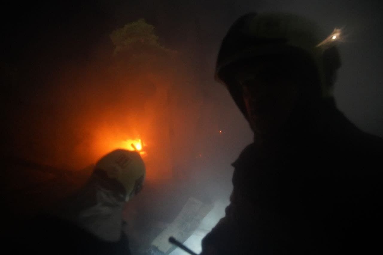 У Києві вночі спалахнула гімназія