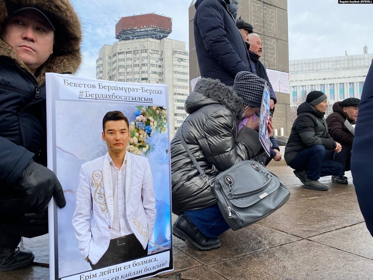 В Алматы люди вышли на траурную акцию