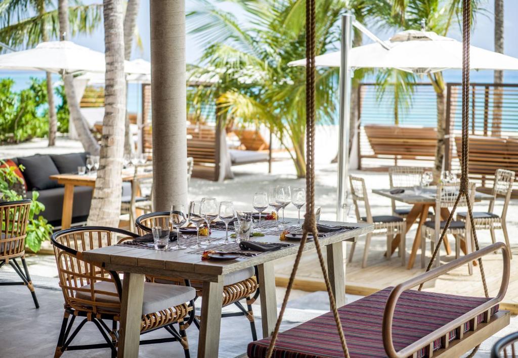 Ресторан в InterContinental Maldives Maamunagau Resort