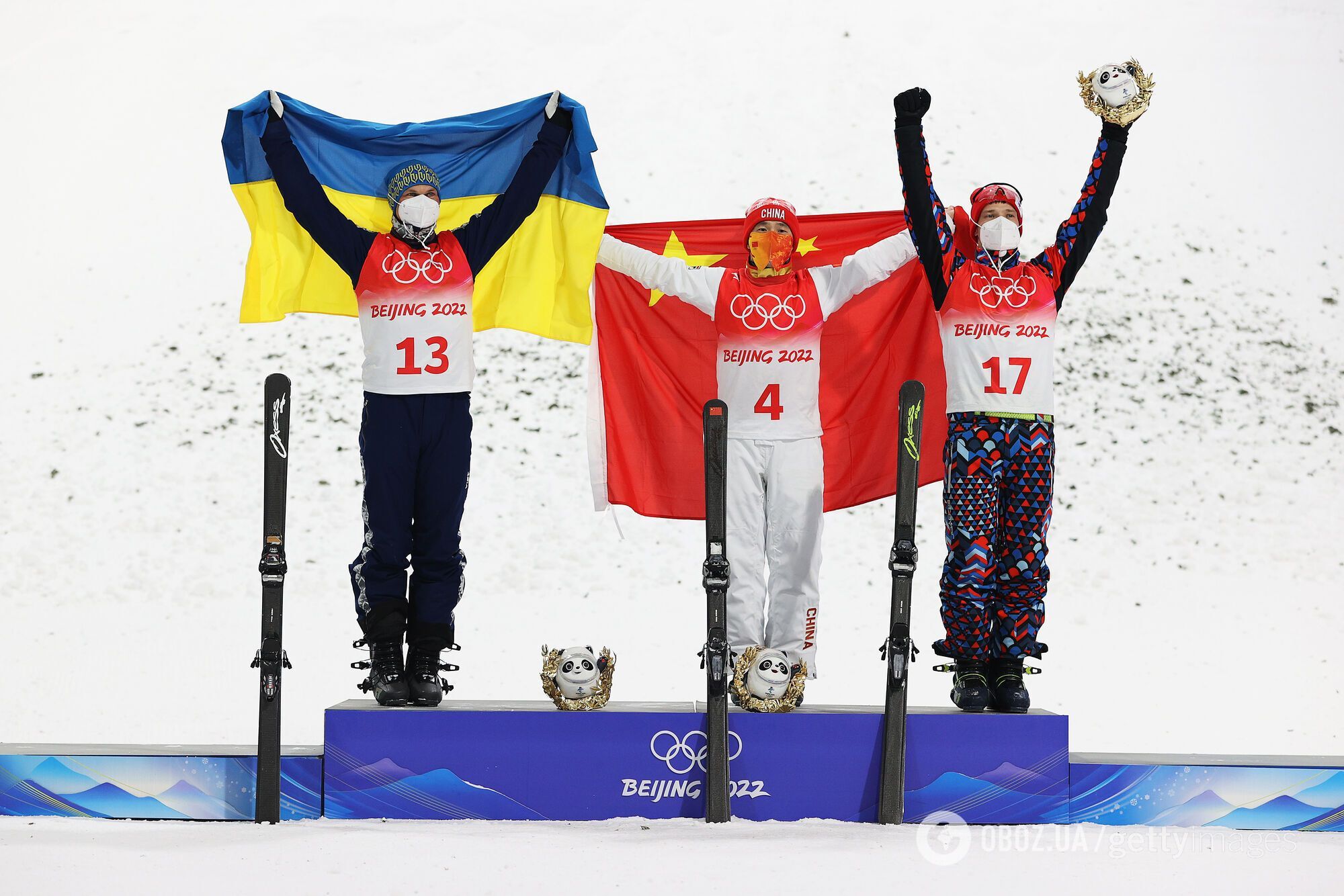 Абраменко (крайній ліворуч) на п'єдесталі Ігор 2022.
