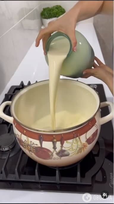 Вливание молока для сыра