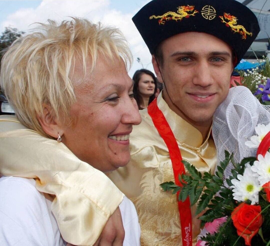 Василь Ломаченко із мамою.