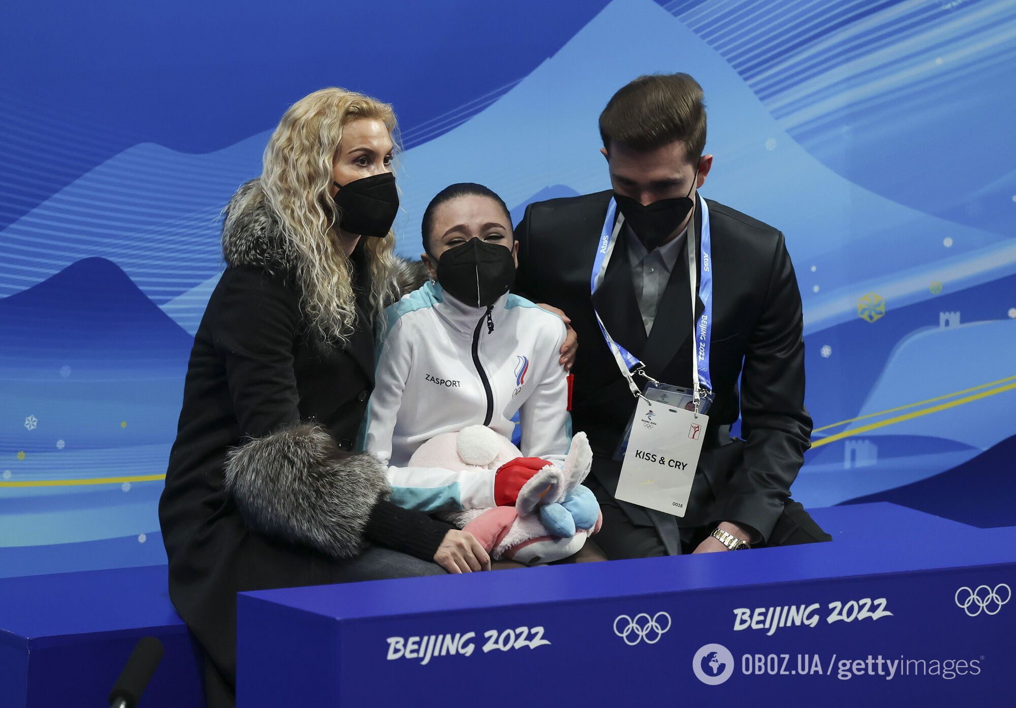 Етері Тутберідзе (ліворуч) та Каміла Валієва (по центру).