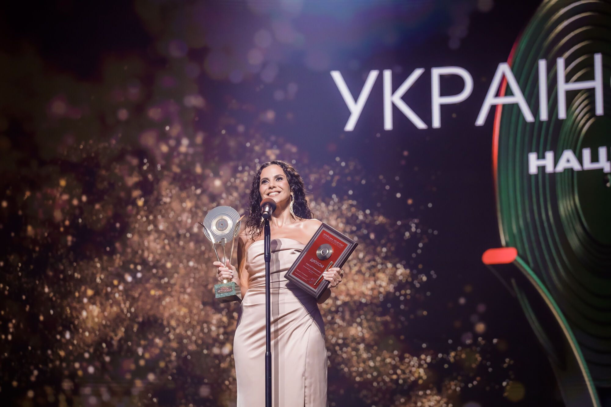 Настю Каменських (NK) нагородили за хіт "Почуття"