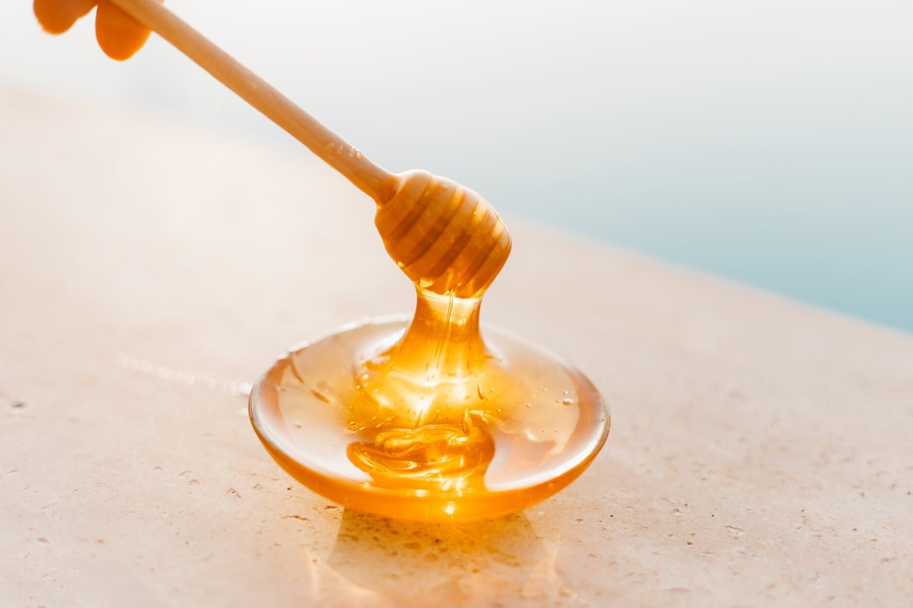 Чим шкідливий мед та чому його заборонено давати дітям