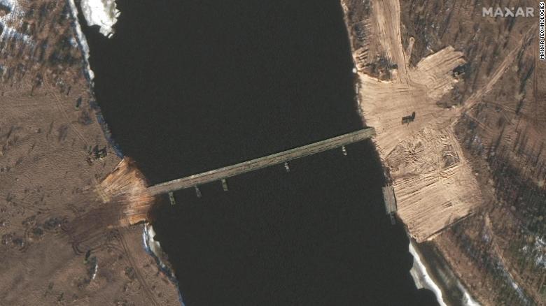 Понтонний міст через річку Прип'ять (Білорусь), супутниковий знімок.